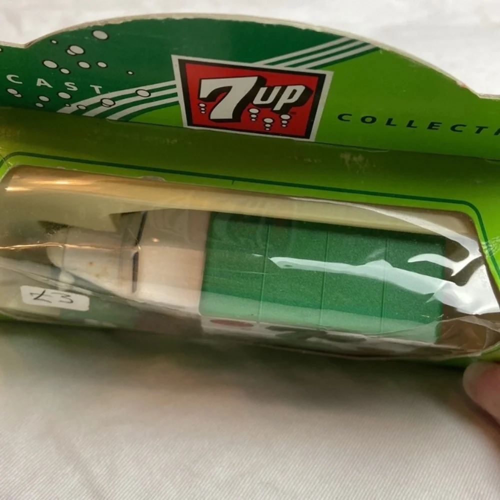 Vintage 7-Up International die cast collectible truck rom England|